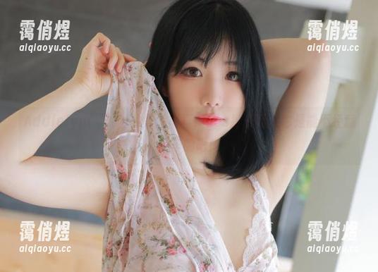 Addielyn(에디린)的黑丝写真，cos扮演精灵也是能不经意翻车的吧！