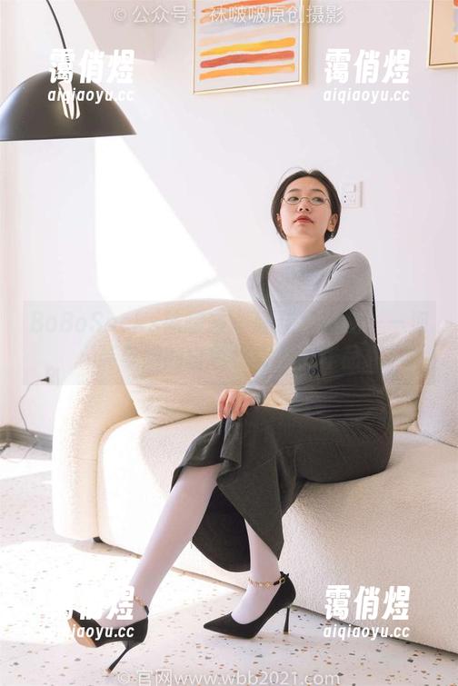 BoBoSocks袜啵啵 - 糟糕的搭配——泡芙与她的白色棉质船袜作品