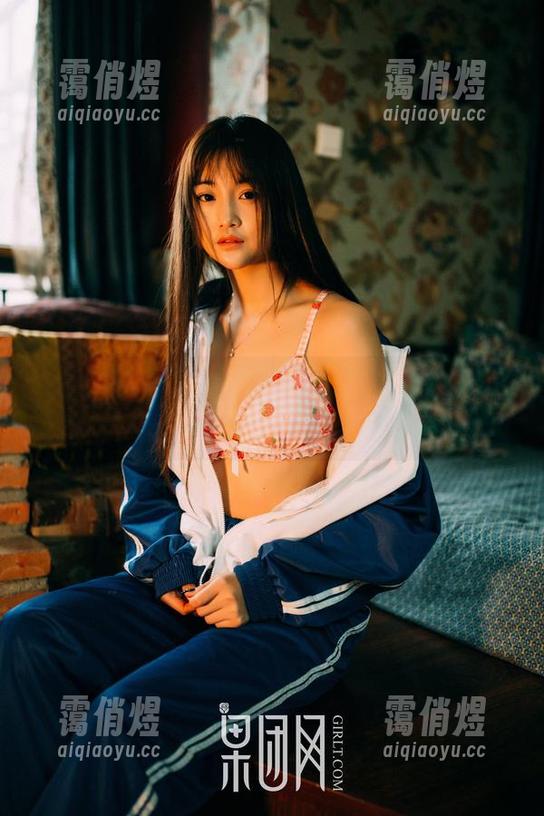 GIRLT果团网 - 一捧水的轻盈，龚玥菲的浴缸合集做的对我开了光