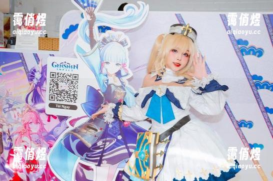 SayoMomo 暗藏玄机的私拍,SayoMomo轻松驾驭秘书风格,加点小俏皮。