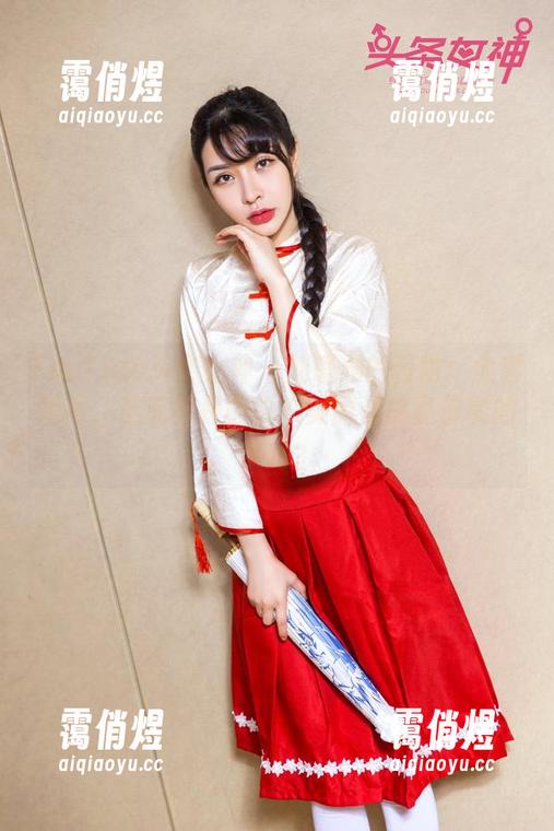 TouTiao头条女神-刘瑾希 TouTiao头条女神 - 刘瑾希的日常:全套图片,这究竟是廉价?美丽是货真价实的事吗?