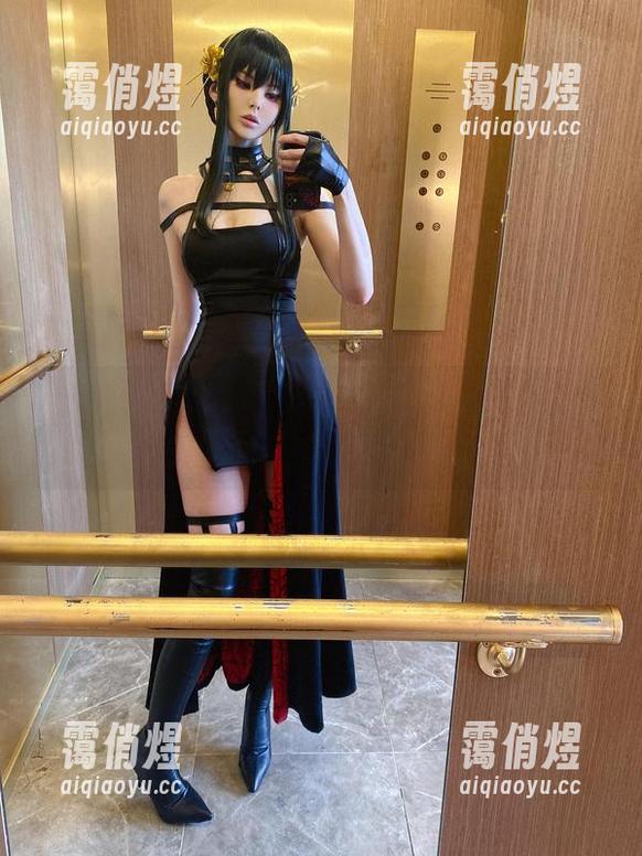 Vinnegal 当女仆遇上战斗:Vinnegal的写真集,战衣中的尴尬时刻太真实!
