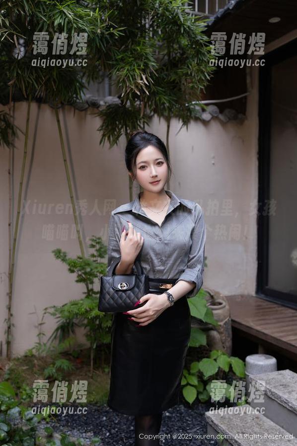 Xiuren秀人网 - 林文文的私拍里，女孩喵喵叫，小猫咪也想来凑个热闹！