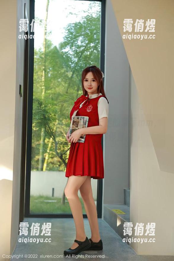 Xiuren秀人网 - 定制长腿的草莓mm，这作品太值得你停留