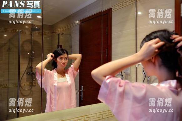 pans-折折 pans - 折折的自拍集合,像细腻的琴声缠绕,忍不住想下载个不停。