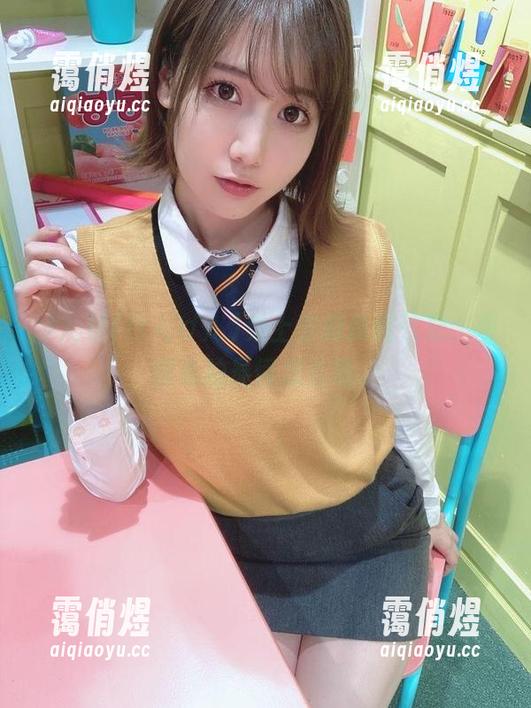 けん研(けんけん)身上那股清纯气息，资源私拍最懂怎么造。