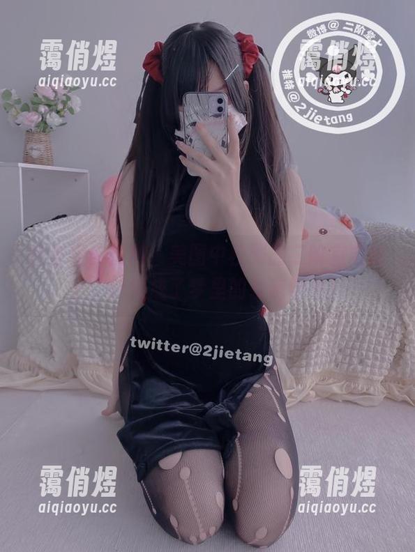 包含经典福利，美图中校服的二阶堂宅绘子，俨然成了梦里的软萌学生！