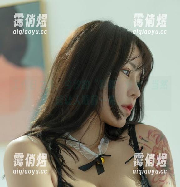 今汐 工作日之外,今汐的“制服”分享,当然能让人眼前一亮。
