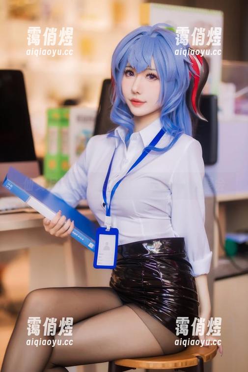 仙女月精选：赛博风中一个奇怪的聚会