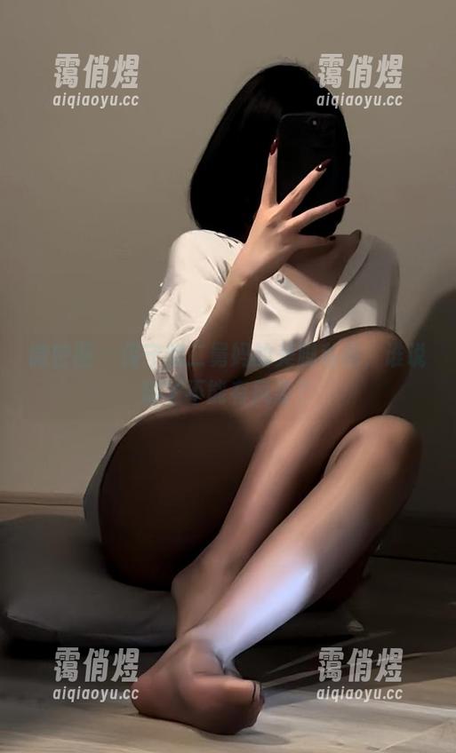 微密圈 - 保守的二舅妈的美脚私房，谁说脚丫不能有风姿？