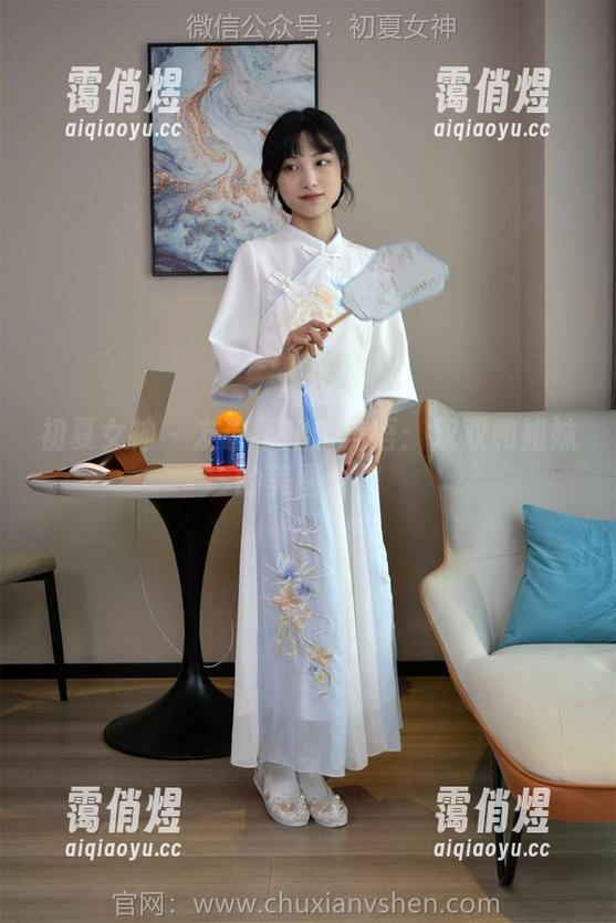 初夏女神-双双 初夏女神 - 友谊不止于言语:双双和姐妹的美图合集