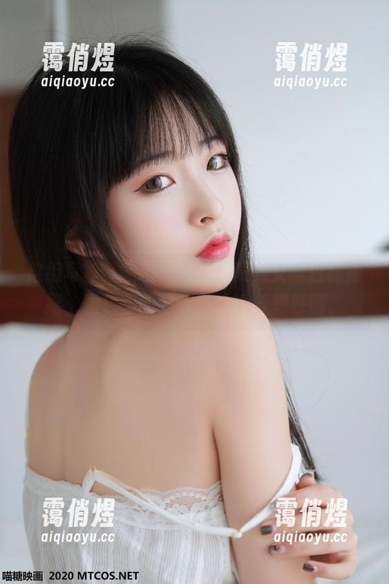 喵糖映画 这组写真,喵糖映画让短发美女与白袜碰撞,图包里的细节真让人浮想联翩。