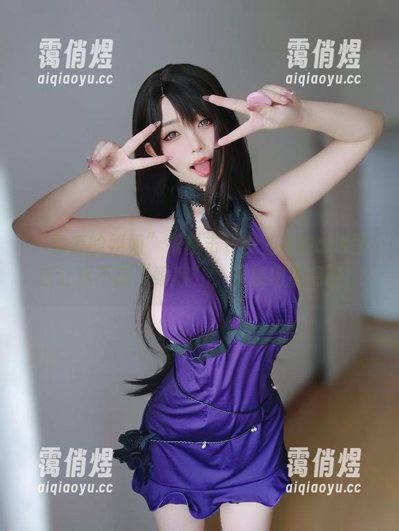 女主K “乘凉的姐姐”很暴击!女主K的cos图包让我不想“乘凉”,只想细细品味。