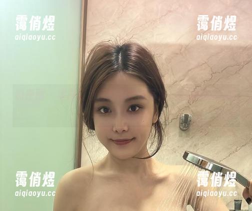 奶雯 微密圈 - 极度红色诱惑的定制写真,奶雯真的是拿捏住了我的心。