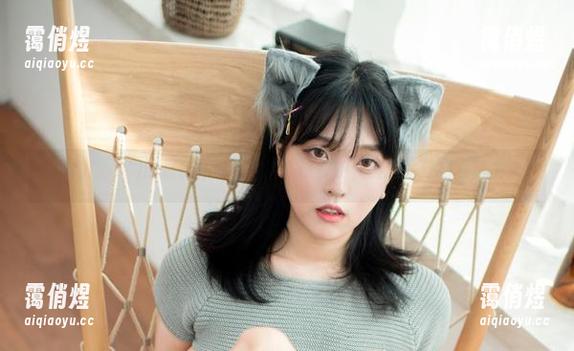 宋哈娜(송하나)的最新作品，宅家？谁在乎，破洞牛仔裤才是主角！