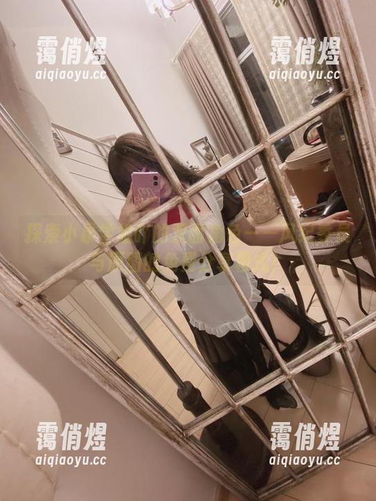 探索小泉学姐吖的双面角色——风纪委员与原图的免费分享模式！