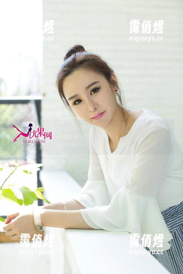 尤果网 - 一袭旗袍搅动千层云，郭婉祈在写真里似乎透着些八卦