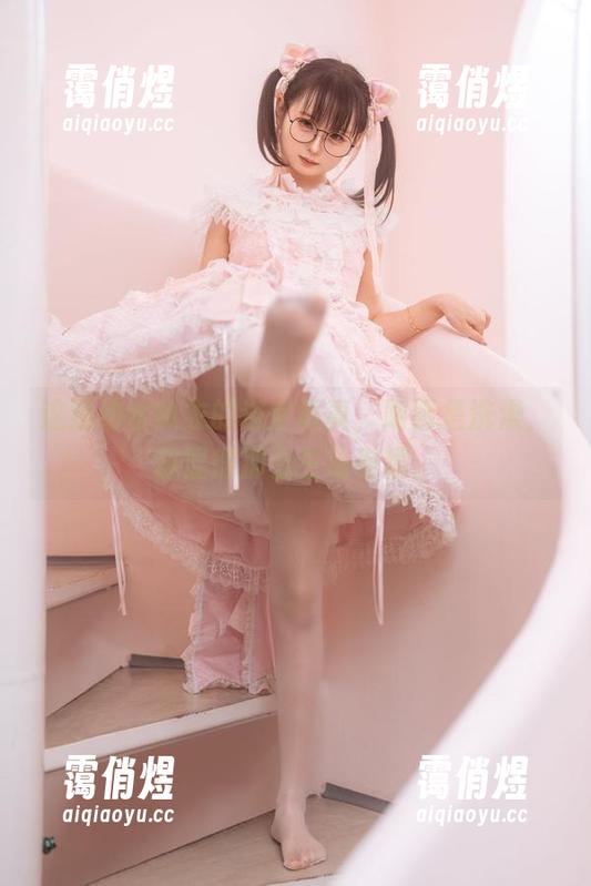 这组幼水铃衣的浴室写真，明明是洗澡，却显得那么生动有趣。