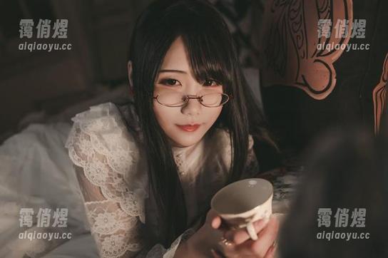 这次晓美妈的最新图包，肉丝与姿态，谁说不能玩得六六的？