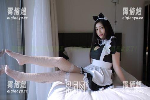 果团网-莫雅淇 果团网 - 原图中的莫雅淇,红裙扇动波澜,这画面感太足了!