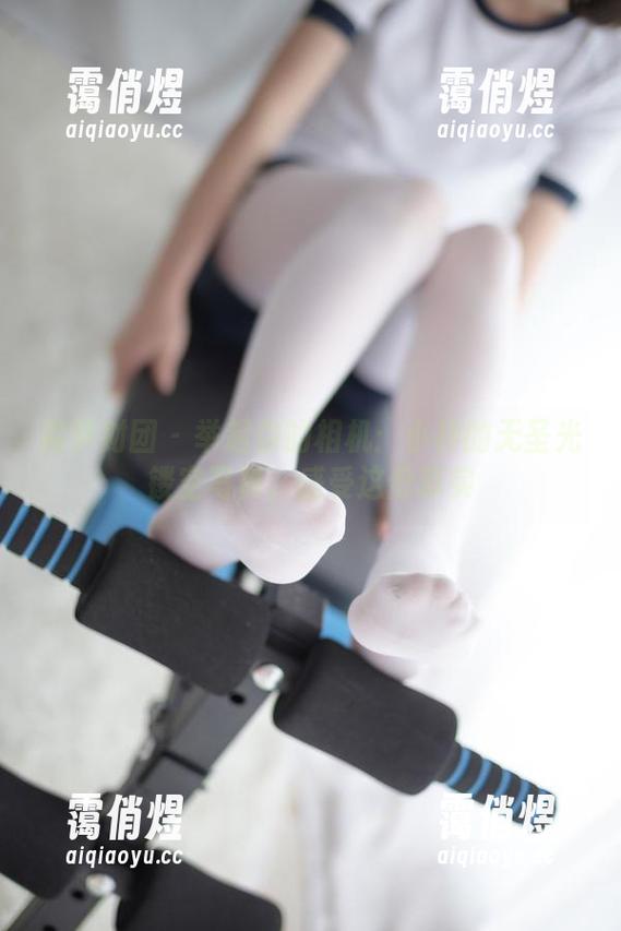 森萝财团 - 举起你的相机：小梓的无圣光镂空写真，感受这份真实