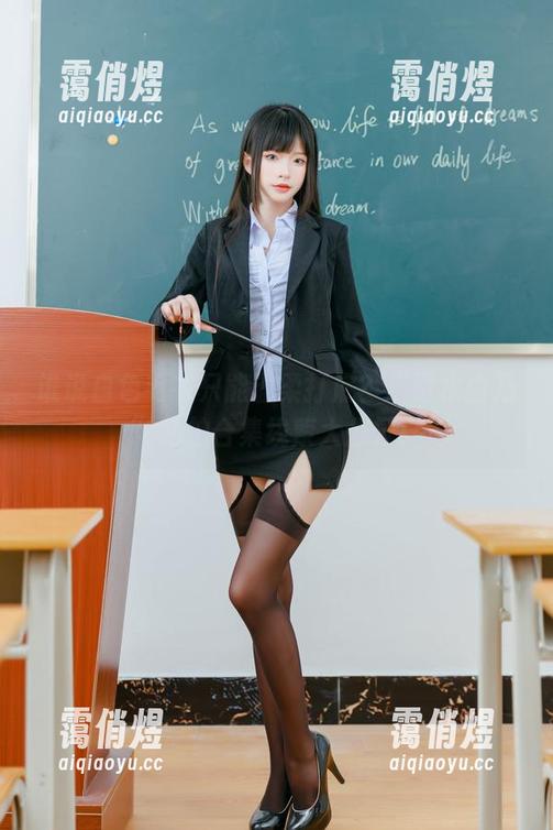 谁说白色毛衣只能温柔打底？“清水由乃”私拍合集线索大公开！