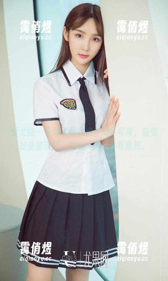爱尤物-尤妮丝 爱尤物 - 下载这组尤妮丝奶牛写真,感觉好像被带到了农场,呵,真有意思。
