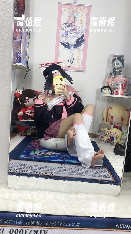 白栎Shirly的私拍合集，睡衣下有些事你想知道吗？