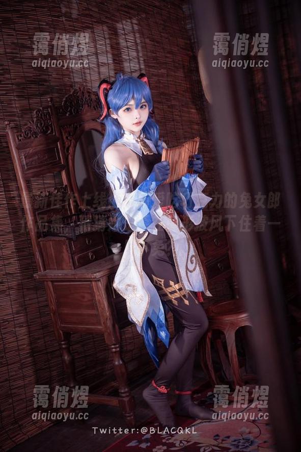 白莉爱吃巧克力 最新佳作上线:白莉爱吃巧克力的兔女郎作品集,猜猜她是否在隐形披风下住着一只小兔?
