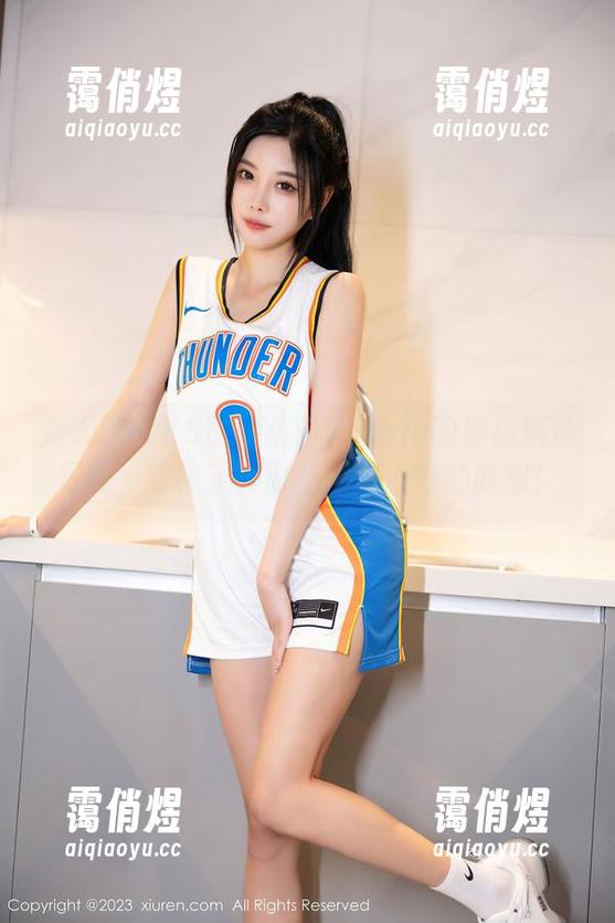 秀人网-K8傲娇萌萌Vivian 秀人网 - K8傲娇萌萌Vivian的棉袜精选写真,穿袜子的时刻就是最好的时刻!