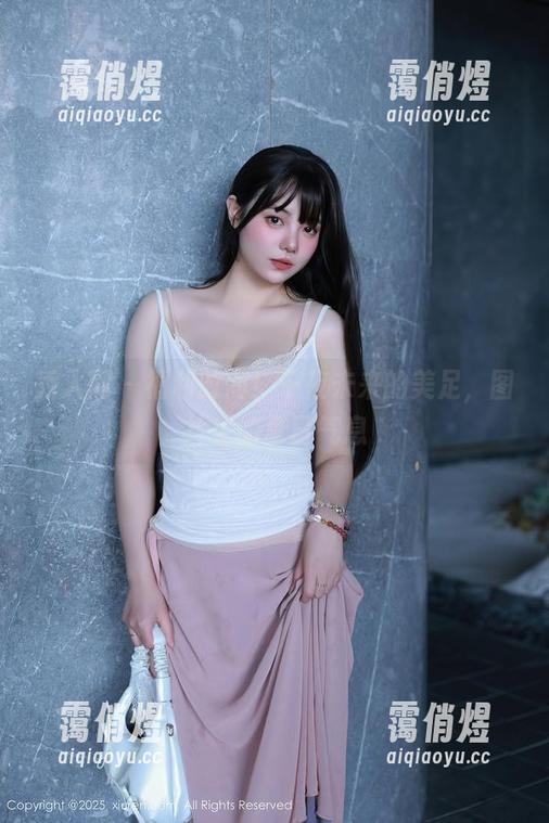 秀人网-千夜未来 秀人网 - 福利时间!千夜未来的美足,图片里的夏日气息