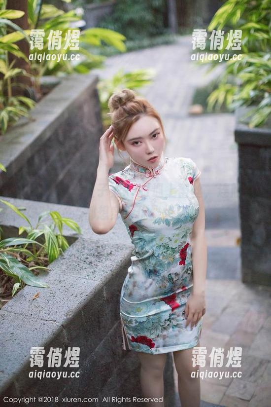 秀人网-星子柒kiki 秀人网 - 当星子柒kiki遇上蕾丝,连照片都想穿得优雅点!