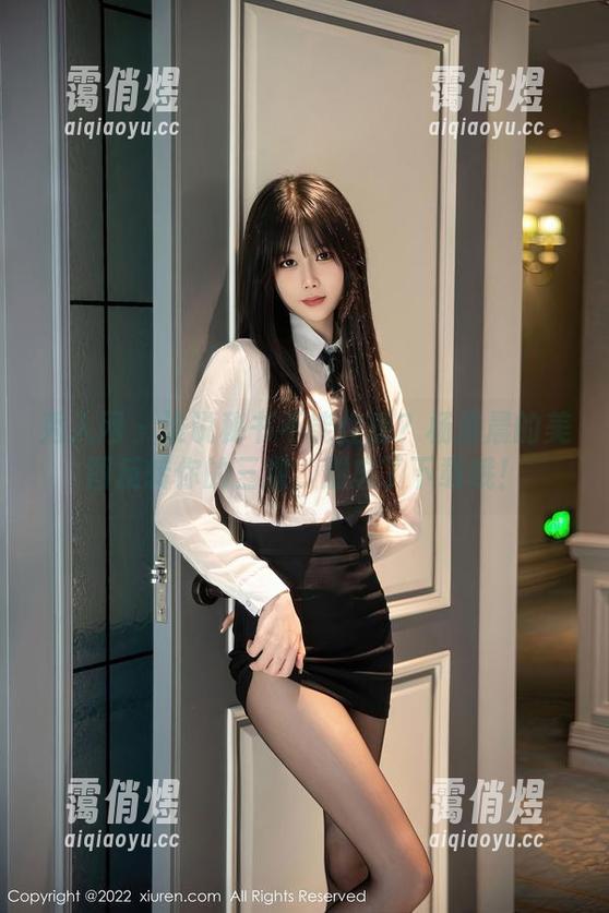 秀人网 - 谁说秘书不能性感？杨晨晨的美图反转你的三观，别忘了下载哦！
