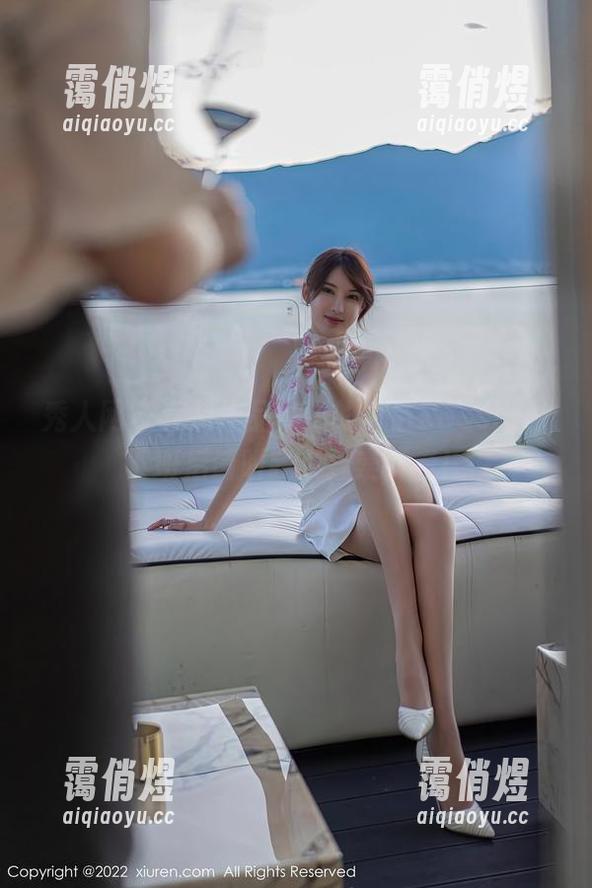 秀人网 - 套装作品集中的白洁Bessie，下班后请叫我疯狂崇拜者！