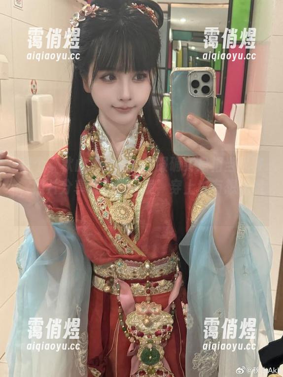 秋山AkI 这个“秋山AkI”的制服确实是相当优雅,照片分享极其迷人呢,穿上也有想法哦!