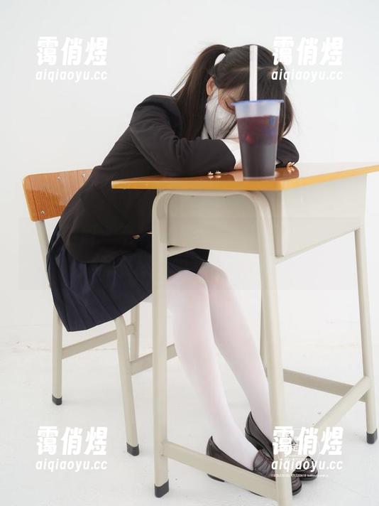 紧急企划 - 毛衣包裹下的一只喵喵梓，原图是要去哪儿约会吗？
