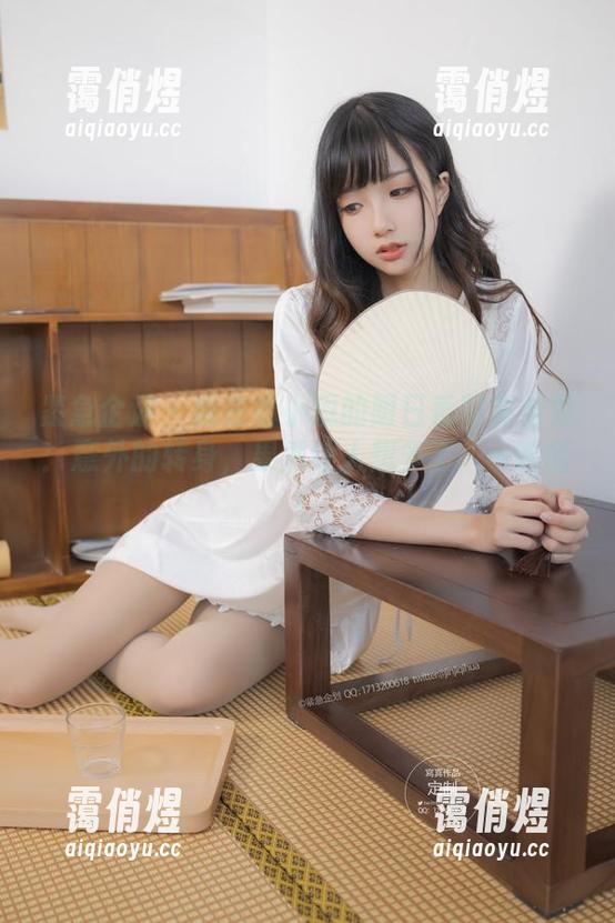 紧急企划-小恩 紧急企划 - 我在看小恩的明日香写真合集:意外的转身,果然让人想多了……哈哈!