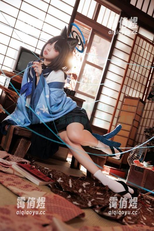 “芙拉菲·奇奇女仆”被纸悦Etsu_ko玩得淋漓尽致，精选着每个悬疑与迷离。