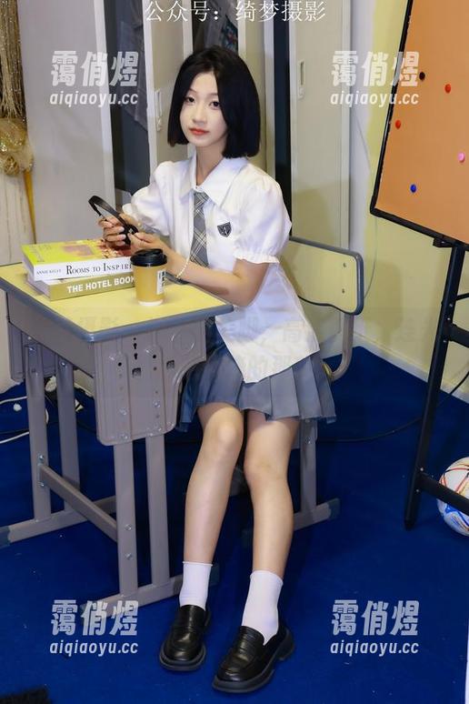 绮梦摄影-娜娜 绮梦摄影 - 娜娜的美脚,高清壁纸,连光影都想环绕的那种。
