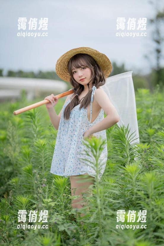 花铃Hana 最新的花铃Hana写真,夏日的每一帧都让我忍不住想换个一百种姿势。