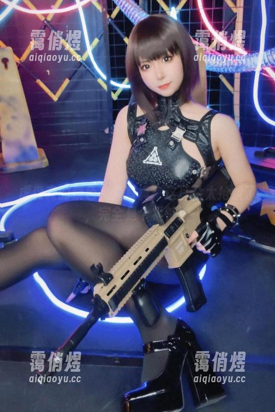 虎森森的紫色兔兔写真：这耳朵太抢镜了，完全是个模特！