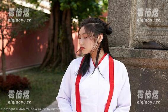 蜜桃社 - 穿短裙的杏子，私房写真里的不经意小欢喜
