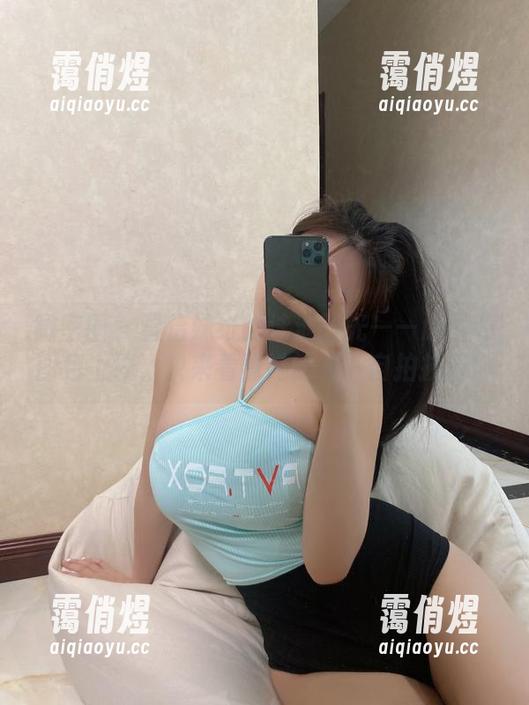 微密圈 - 雪怡妹纸的泳池时光——原图和图包上线，快来看看她的水下自拍技巧！