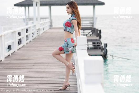 魅妍社 - 一套照片零负担——穆菲菲的户外写真，秋天的树叶见证美好！