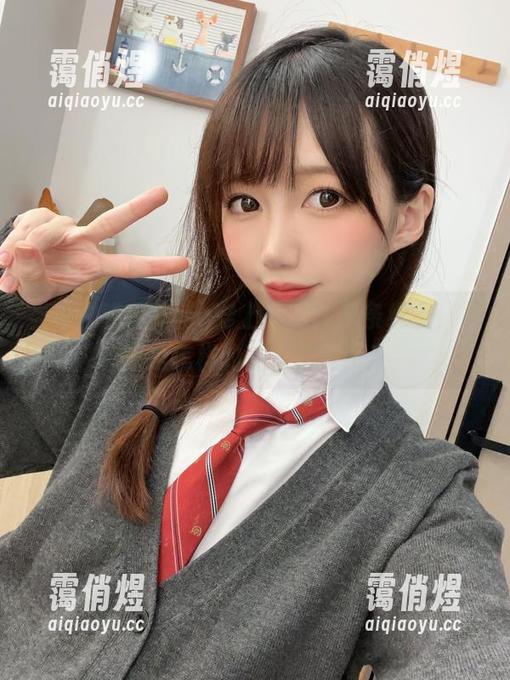 魔物喵nigisa 当魔物喵nigisa穿上短裙,那条线条,原图是怎样的光怪陆离哦!
