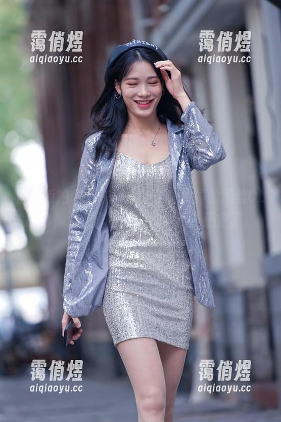 魔镜街拍-婷婷 魔镜街拍 - 私拍时间到了,婷婷的黑丝OL图集,让工作日看起来太不务正业了。